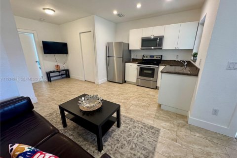 Touwnhouse à louer à Hollywood, Floride: 1 chambre, 46.45 m2 № 2000403 - photo 2