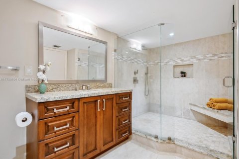 Condo in Hallandale Beach, Florida, 2 bedrooms  № 1896717 - photo 15