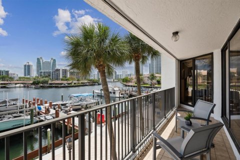 Condo in Hallandale Beach, Florida, 2 bedrooms  № 1896717 - photo 26