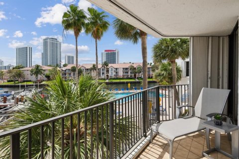 Condo in Hallandale Beach, Florida, 2 bedrooms  № 1896717 - photo 23