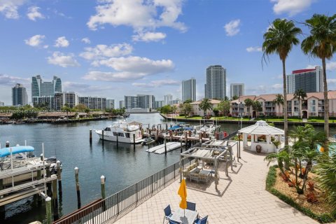 Condo in Hallandale Beach, Florida, 2 bedrooms  № 1896717 - photo 29