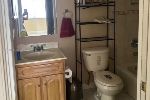 Condo in Miami, Florida, 2 bedrooms  № 2075422 - photo 10