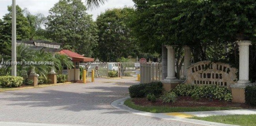 Condo in Miami, Florida, 2 bedrooms  № 2075422