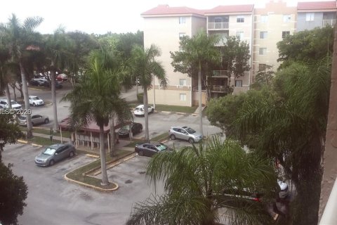 Condo in Miami, Florida, 2 bedrooms  № 2075422 - photo 3