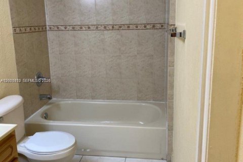 Condo in Miami, Florida, 2 bedrooms  № 2075422 - photo 9