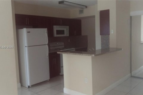 Condo in Miami, Florida, 2 bedrooms  № 2075422 - photo 8