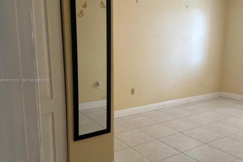 Condo in Miami, Florida, 2 bedrooms  № 2075422 - photo 11