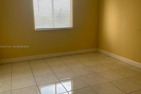 Condo in Miami, Florida, 2 bedrooms  № 2075422 - photo 12