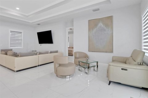Casa en venta en Naples, Florida, 3 dormitorios, 167.22 m2 № 2211345 - foto 5