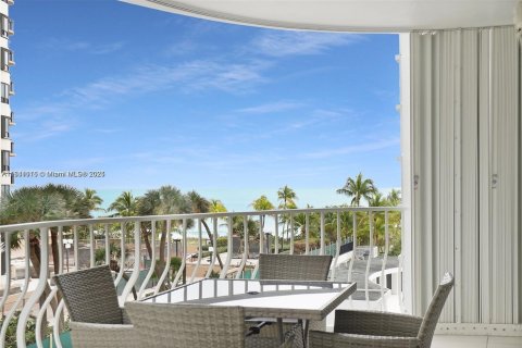 Condo in Bal Harbour, Florida, 2 bedrooms  № 1833730 - photo 10