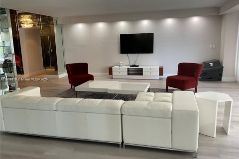 Condo in Bal Harbour, Florida, 2 bedrooms  № 1833730 - photo 6