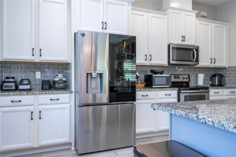 House in Orlando, Florida 5 bedrooms, 269.32 sq.m. № 2147967 - photo 26