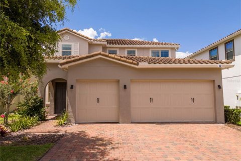 House in Orlando, Florida 5 bedrooms, 269.32 sq.m. № 2147967