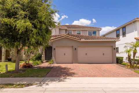 House in Orlando, Florida 5 bedrooms, 269.32 sq.m. № 2147967 - photo 2