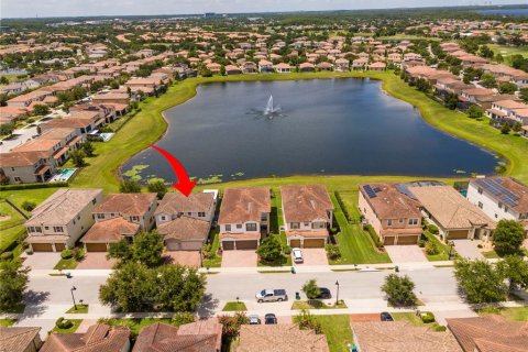 House in Orlando, Florida 5 bedrooms, 269.32 sq.m. № 2147967 - photo 5