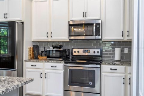 House in Orlando, Florida 5 bedrooms, 269.32 sq.m. № 2147967 - photo 24