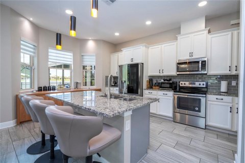 House in Orlando, Florida 5 bedrooms, 269.32 sq.m. № 2147967 - photo 25