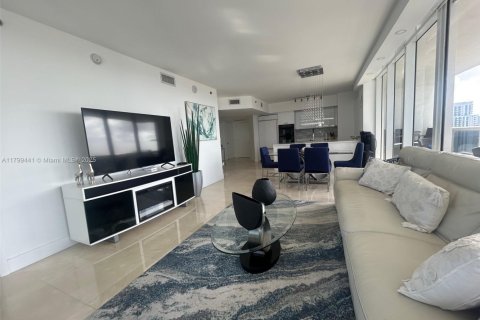 Condo in Hallandale Beach, Florida, 2 bedrooms  № 1888737 - photo 6