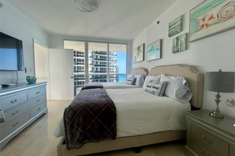 Condo in Hallandale Beach, Florida, 2 bedrooms  № 1888737 - photo 12