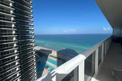 Condo in Hallandale Beach, Florida, 2 bedrooms  № 1888737 - photo 26