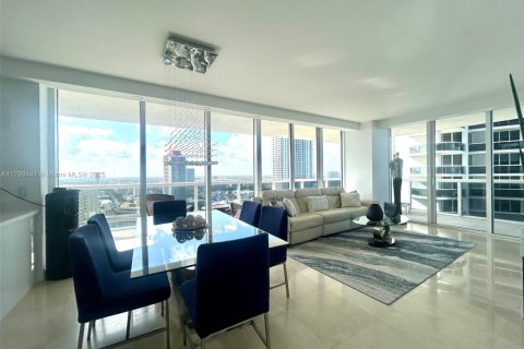 Condo in Hallandale Beach, Florida, 2 bedrooms  № 1888737 - photo 9