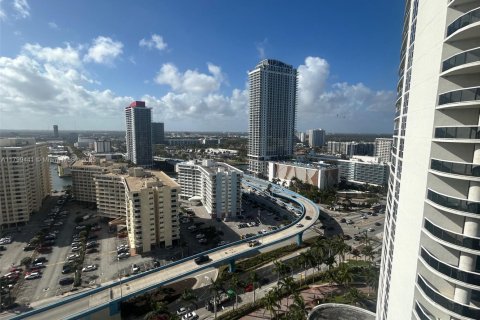 Condo in Hallandale Beach, Florida, 2 bedrooms  № 1888737 - photo 25