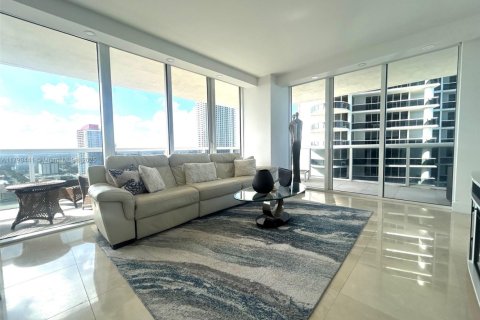 Condo in Hallandale Beach, Florida, 2 bedrooms  № 1888737 - photo 11