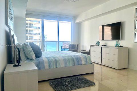 Condo in Hallandale Beach, Florida, 2 bedrooms  № 1888737 - photo 18