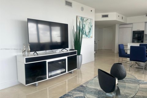 Condo in Hallandale Beach, Florida, 2 bedrooms  № 1888737 - photo 8