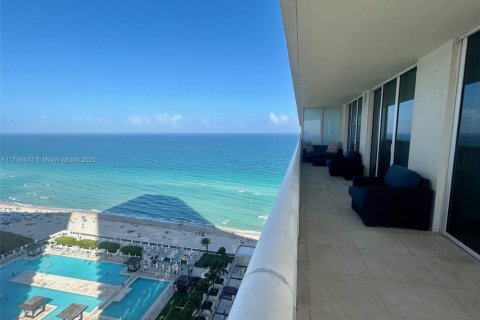 Condo in Hallandale Beach, Florida, 2 bedrooms  № 1888737 - photo 2