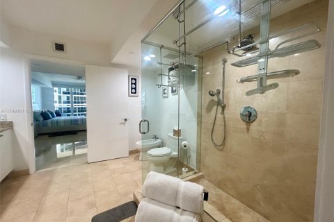 Condo in Hallandale Beach, Florida, 2 bedrooms  № 1888737 - photo 24