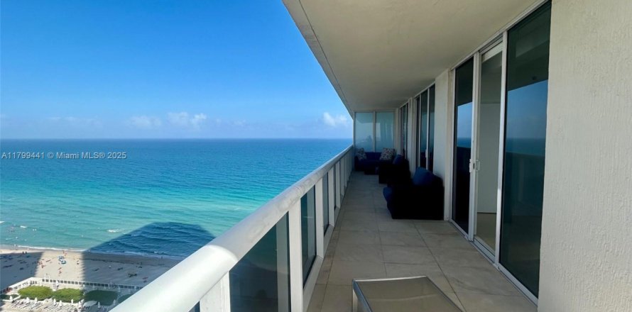 Condo in Hallandale Beach, Florida, 2 bedrooms № 1888737