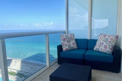 Condo in Hallandale Beach, Florida, 2 bedrooms  № 1888737 - photo 5
