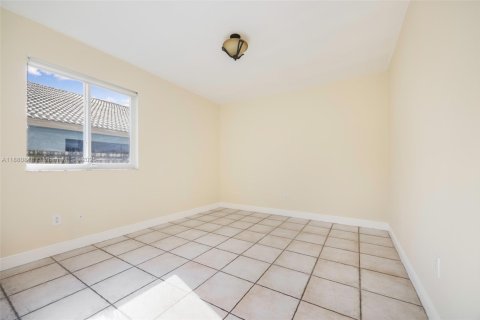 House in Dania Beach, Florida 3 bedrooms, 200.48 sq.m. № 1925029 - photo 14