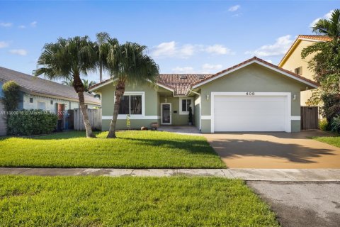 House in Dania Beach, Florida 3 bedrooms, 200.48 sq.m. № 1925029 - photo 1