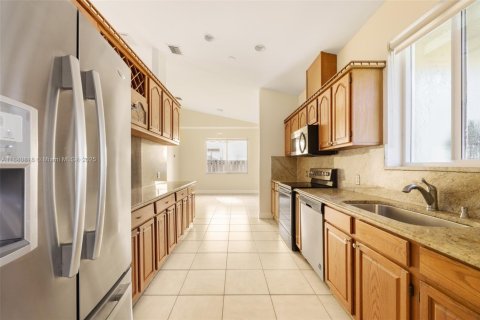 House in Dania Beach, Florida 3 bedrooms, 200.48 sq.m. № 1925029 - photo 5