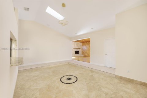 House in Dania Beach, Florida 3 bedrooms, 200.48 sq.m. № 1925029 - photo 9