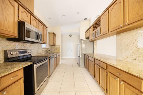 House in Dania Beach, Florida 3 bedrooms, 200.48 sq.m. № 1925029 - photo 6