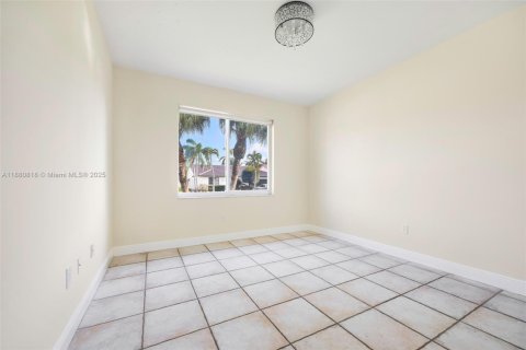 House in Dania Beach, Florida 3 bedrooms, 200.48 sq.m. № 1925029 - photo 13