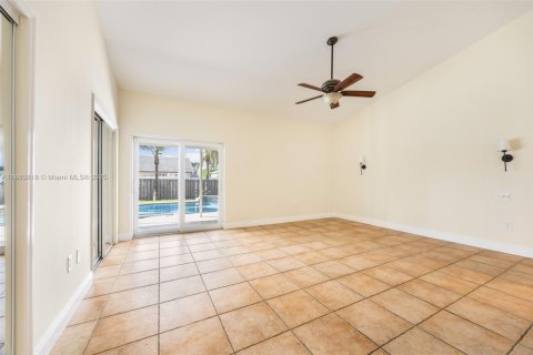House in Dania Beach, Florida 3 bedrooms, 200.48 sq.m. № 1925029 - photo 15
