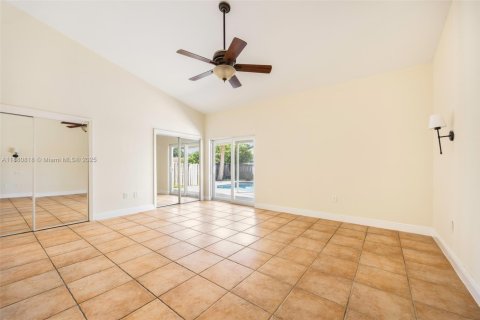 House in Dania Beach, Florida 3 bedrooms, 200.48 sq.m. № 1925029 - photo 16