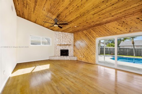 House in Dania Beach, Florida 3 bedrooms, 200.48 sq.m. № 1925029 - photo 10