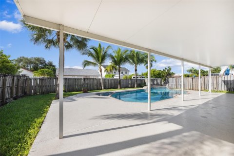 House in Dania Beach, Florida 3 bedrooms, 200.48 sq.m. № 1925029 - photo 21