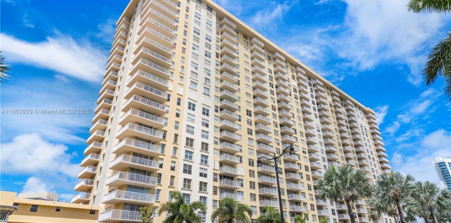 Condo à Sunny Isles Beach, Floride, 2 chambres  № 1954817