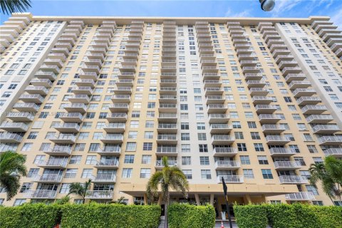 Copropriété à vendre à Sunny Isles Beach, Floride: 2 chambres, 138.24 m2 № 1954817 - photo 2