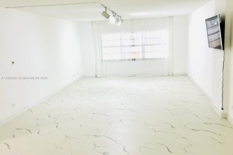 Copropriété à vendre à Sunny Isles Beach, Floride: 2 chambres, 138.24 m2 № 1954817 - photo 4