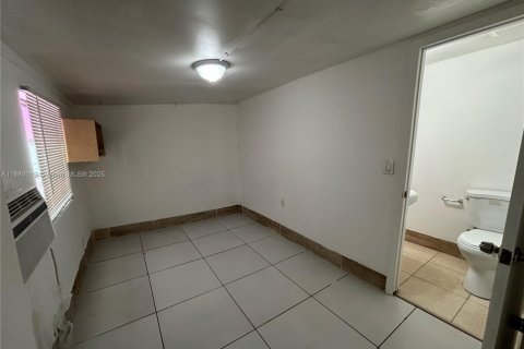 Appartement à louer à Fort Lauderdale, Floride: 1 chambre, 363.81 m2 № 1921513 - photo 3