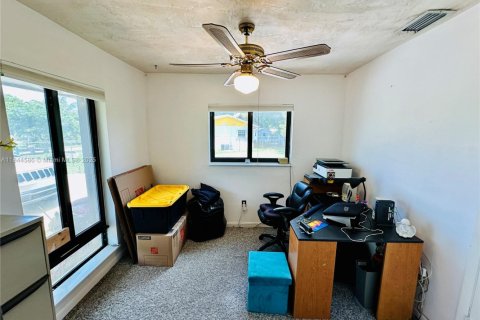 House in Miami Gardens, Florida 3 bedrooms, 144.93 sq.m. № 1841230 - photo 10