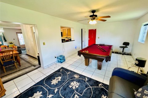 House in Miami Gardens, Florida 3 bedrooms, 144.93 sq.m. № 1841230 - photo 16