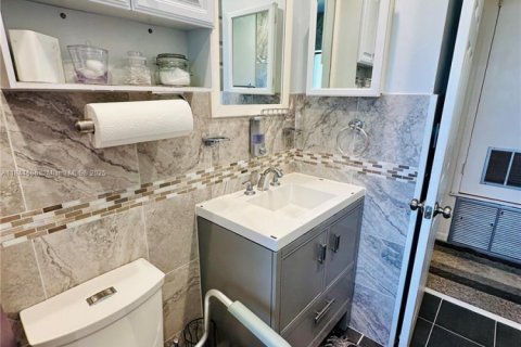 House in Miami Gardens, Florida 3 bedrooms, 144.93 sq.m. № 1841230 - photo 24